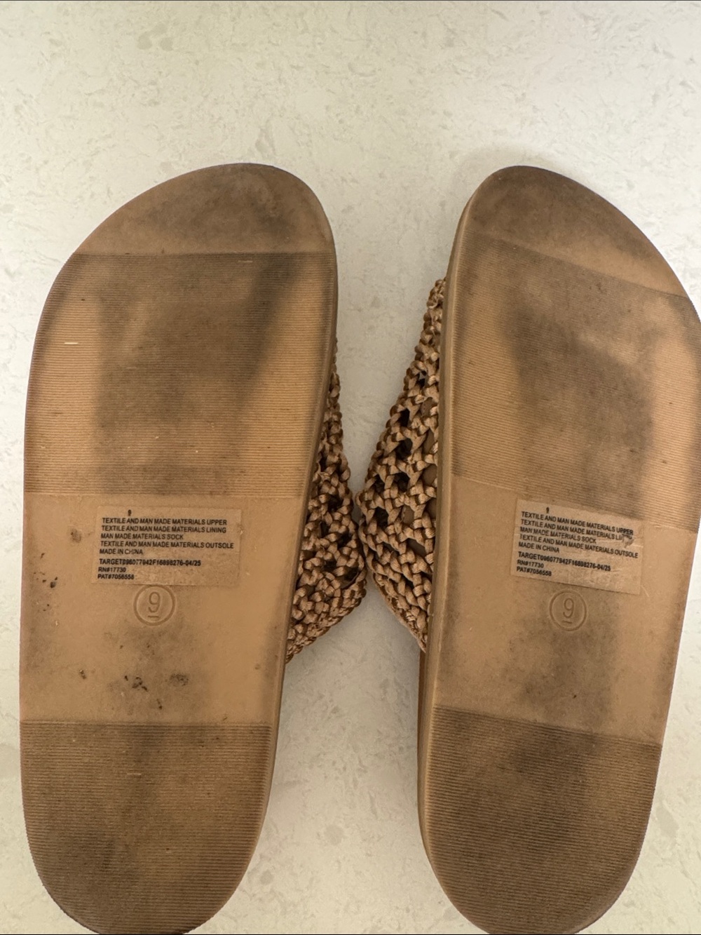 Universals Threads Sandals Size 9 - Picture 3 of 4